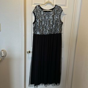 Women Plus Size Formal Dress (Size 2X)